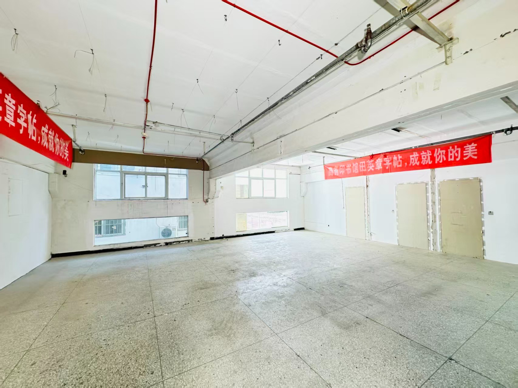正大国际中心重点吸引人工智能应用、数字经济、电商直播、智能制造服务、软件开发、科技创新企业及创业团队入驻
